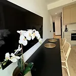Oasis Pavia 15 *